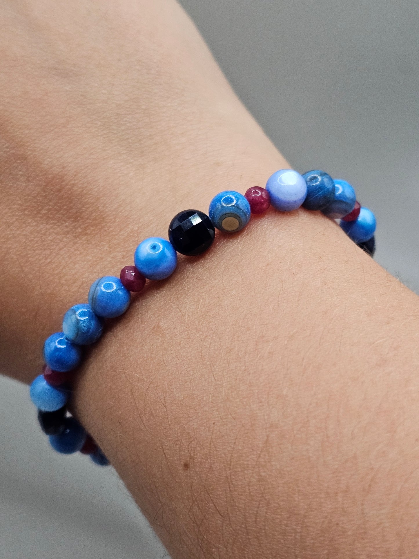 Short 'n Sweet Sodalite, Shell, and Quartz Crystal Bracelet